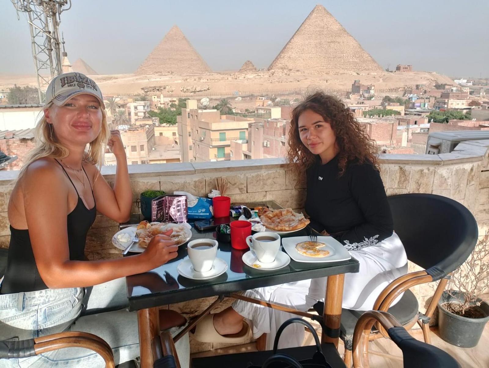 Imhotep Pyramids View Inn Kafret el-Gabal Kültér fotó